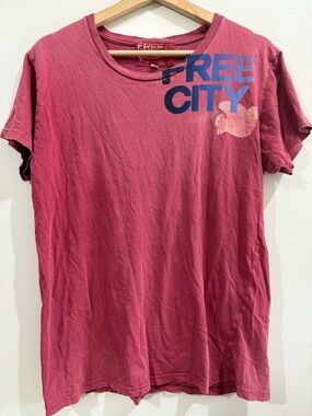 freecity Rose Pink Short-Sleeve Crewneck Tee with Navy Graphic